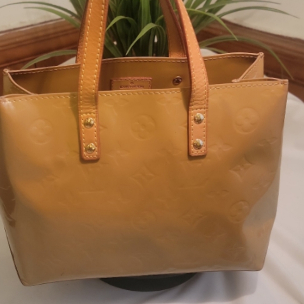 ♥️ Authentic Louis Vuitton Reade PM Vernis Monogram
